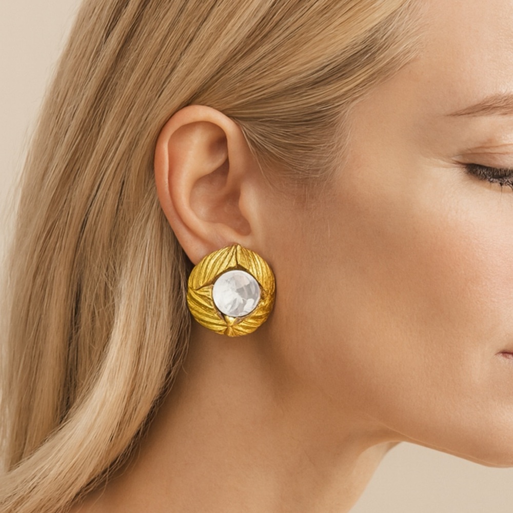 CHANEL vintage Earrings with Clear Crystal
